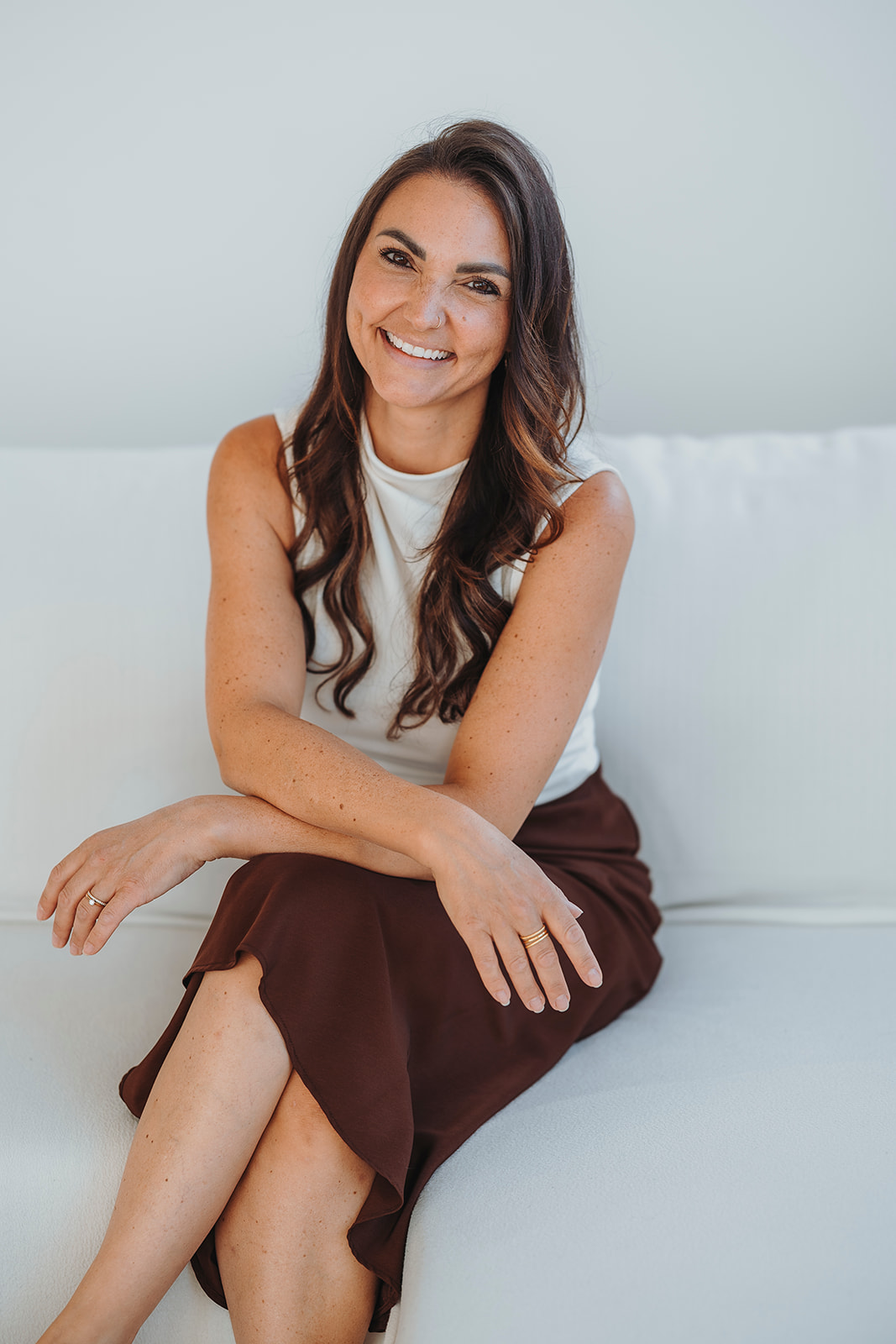 Sandrine Odermatt auf dem Sofa im Gespräch